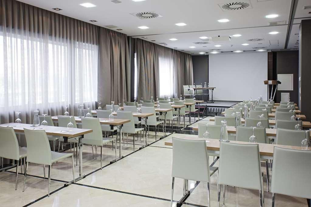 Hotel Nh Ribera Del Manzanares Madryt Udogodnienia zdjęcie